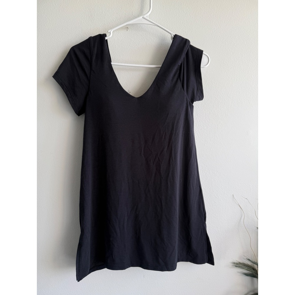 Athleta Womens Black V-Neck Short Sleeve Tunic Top Built-in Shelf Bra XS 3573